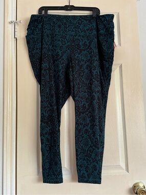 Lane Bryant/Livi Active Women's Teal and Black Patterned Leggings